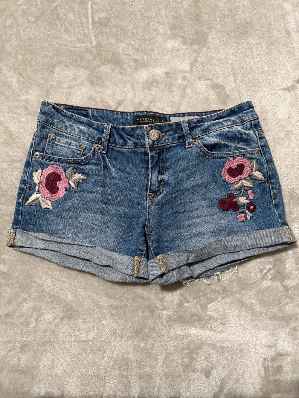 Aeropostale Floral Embroidered Denim Shorty Cuffed Cutt-Off Shorts Size 4